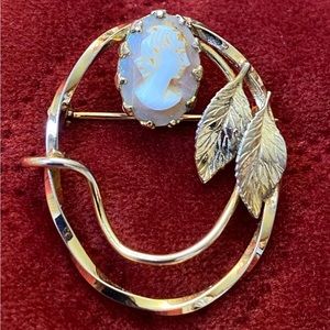 VINTAGE Dixelle GOLD FILLED CAMEO BROOCH PIN